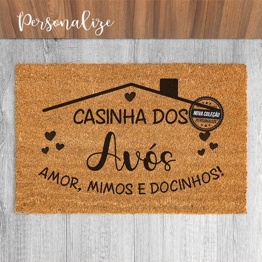 Tapete de entrada "Casinha dos Avós" personalizado ao seu gosto.  REF.: TAP06  Material Fibra de coco. Medida 40x60cm.