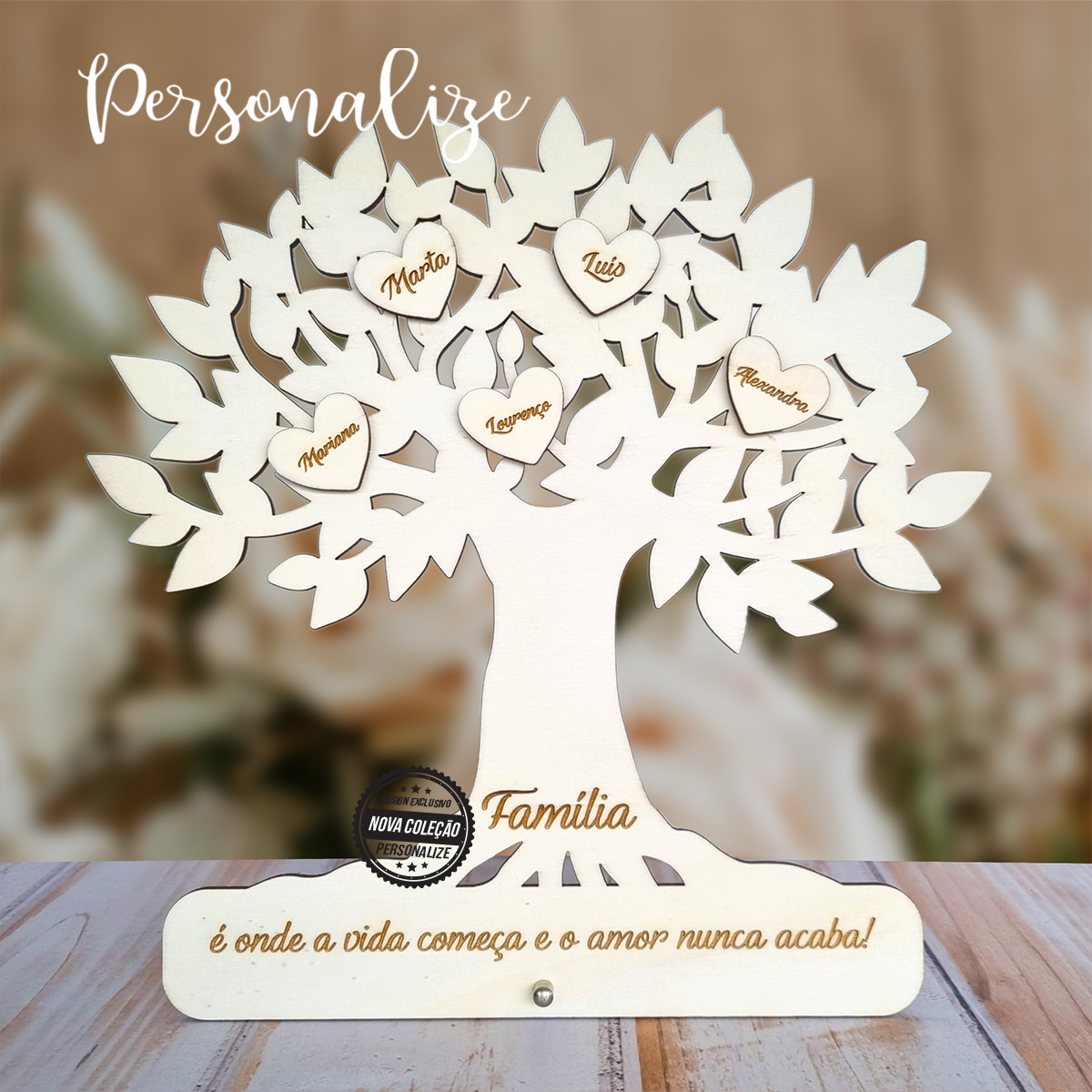 Novidade! Moldura " Árvore da vida " em madeira natural recortada. Personalize com frase que desejar e nomes nos corações. Personalize até 10 corações. REF: PERS522 Material Madeira. Madeira natural, pode existir ligeiras diferenças entre gravações.