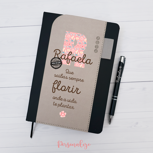 Agenda diária A5 2026 com caneta  "Que saibas sempre florir..."