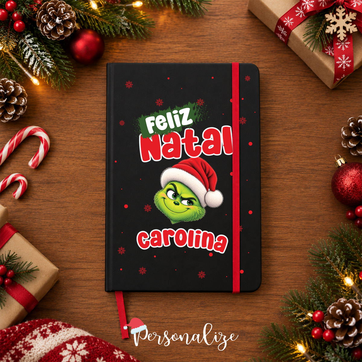 💚🎄 COLEÇÃO GRINCH - UM NATAL COM PERSONALIDADE! 🎄❤️
Quem disse que o Natal tem de ser sempre fofinho? O Grinch chegou à nossa loja para dar um toque de humor, irreverência e muita personalidade à época mais mágica do ano! 🎅✨
Bloco de notas natal Grinch "Feliz Natal", inspirada na personagem mais rabugenta da época natalícia, esta coleção reúne artigos que combinam criatividade, originalidade e o espírito irreverente do Grinch.
Seja para oferecer a alguém especial ou para dar um toque divertido a