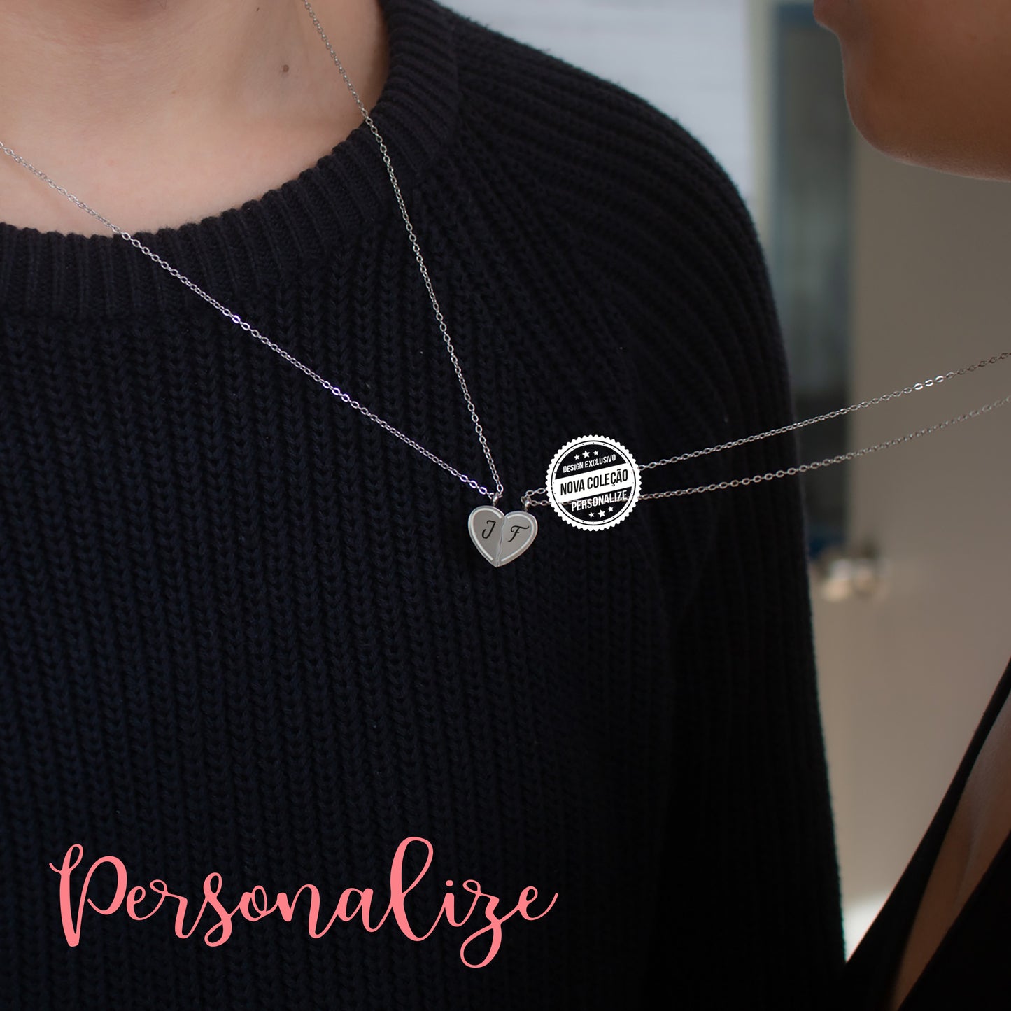 Nova coleção inspirada no amor da Jéssica e Francisco do Big Brother 2023! Uma coleção super especial para um casal ainda mais especial! Encontre o presente ideal para a sua cara metade. Fio íman metades de coração "Jéssica&Francisco" personalizado cada metade com a inicial que desejar. Vendidos em conjunto. REF: JFBB003 Material Aço inóx.
