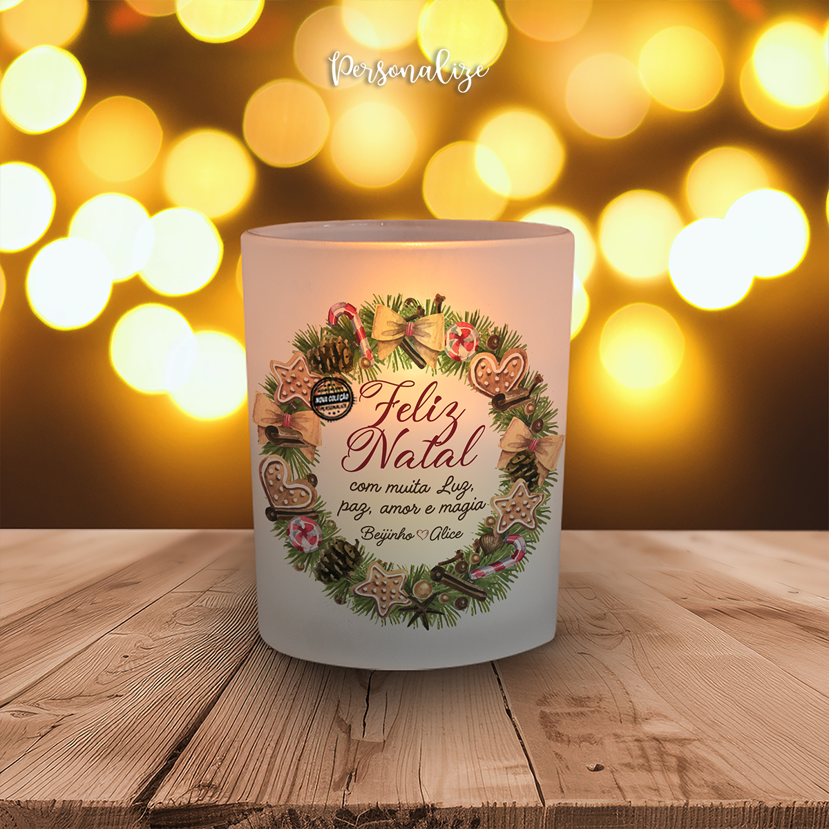 Neste Natal, os pequenos gestos fazem a maior diferença! 🎅🏻🎄
Envolta na magia e na tradição, as grinaldas de Natal simbolizam tudo o que há de mais bonito nesta época: o amor, a união e a partilha.
Vela de natal "Grinalda - Feliz Natal", ideal para quem adora o espírito natalício e quer levar um toque festivo para o dia-a-dia, seja num presente, numa decoração especial ou num acessório único.
Personalize com a frase e fotografia que desejar. 