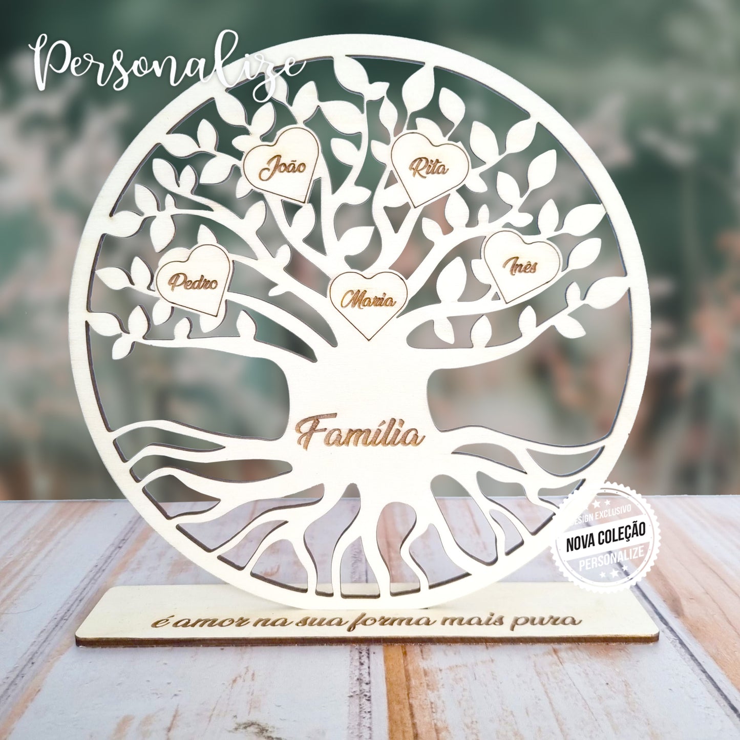 Moldura " Árvore da vida " em madeira natural recortada e com o numero de corações gravados que desejar. Uma peça que vai dar um toque especial à sua decoração, sendo esta uma peça única e cheia de significado