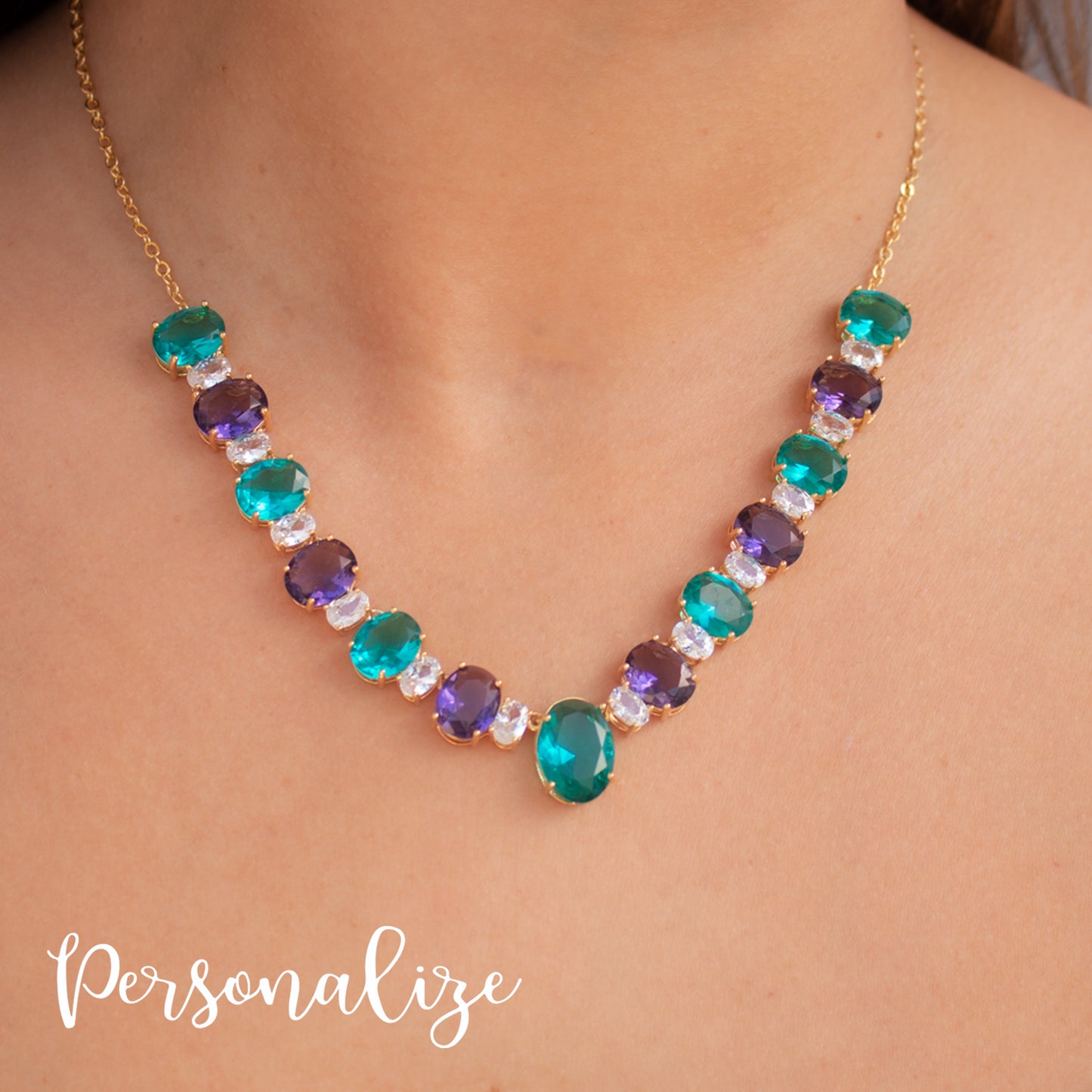 Conjunto fio e brincos Semijoia Conjunto de colar e brincos , com banho de Ouro, 18 K e pedras zircórnias aqua, ameixa e cristal. REF: sm234 Garantia: Todas as nossas semijoias, tem garantia vitalícia no banho e 1 ano na pedraria. As semijoias são enviadas em caixa, com garantia, pano de limpeza com informação dos cuidados a ter para que a sua joia se mantenha sempre linda e passe de geração em geração. Alguma questão não hesite em nos contactar.