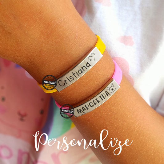 Pulseiras de criança coloridas com nomes