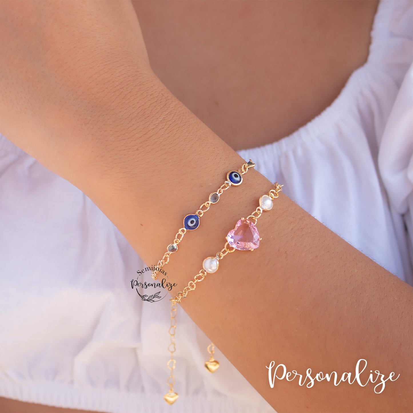 Pulseiras ajustáveis com banho de ouro 18k e pedras naturais.
