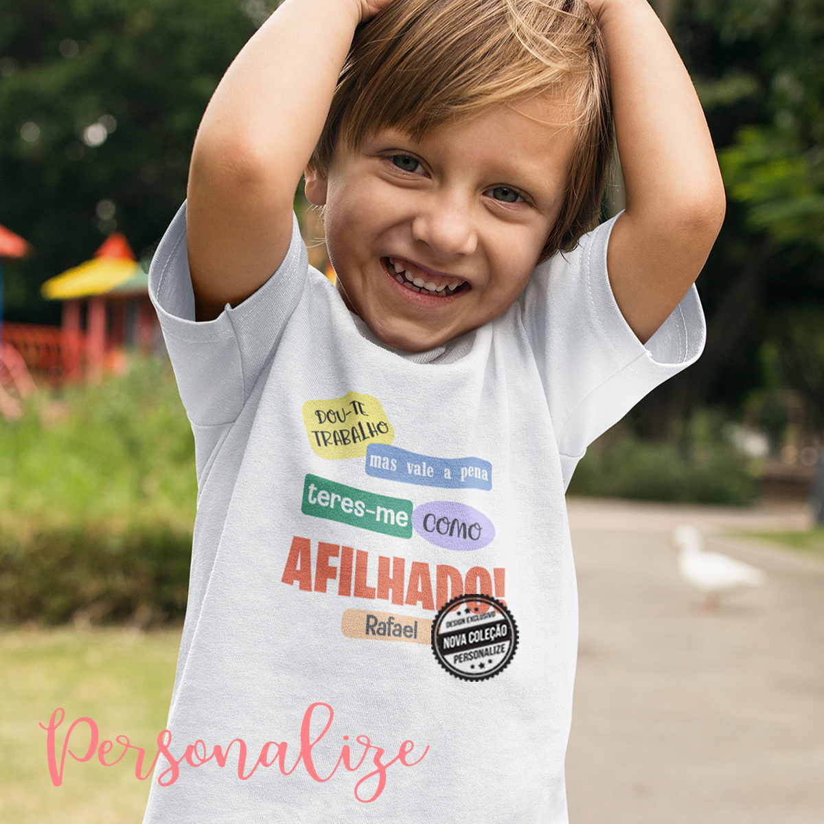 Novidade! Por vezes os mais pequeninos conseguem ser muito traquinas mas fazem a alegria dos nossos dias! T-shirt para afilhada ou afilhado personalizada com a frase que desejar. Disponíveis do tamanho 1 ano aos 14 anos. REF: PASC017