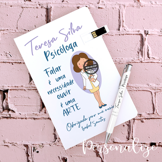 Bloco de notas "Psicóloga, falar é uma necessidade, ouvir é uma arte"". Um ideia super gira e útil para aquela super profissional que a ajuda todos os dias! Opção de conjunto com caneta. Pode personalizar como desejar.