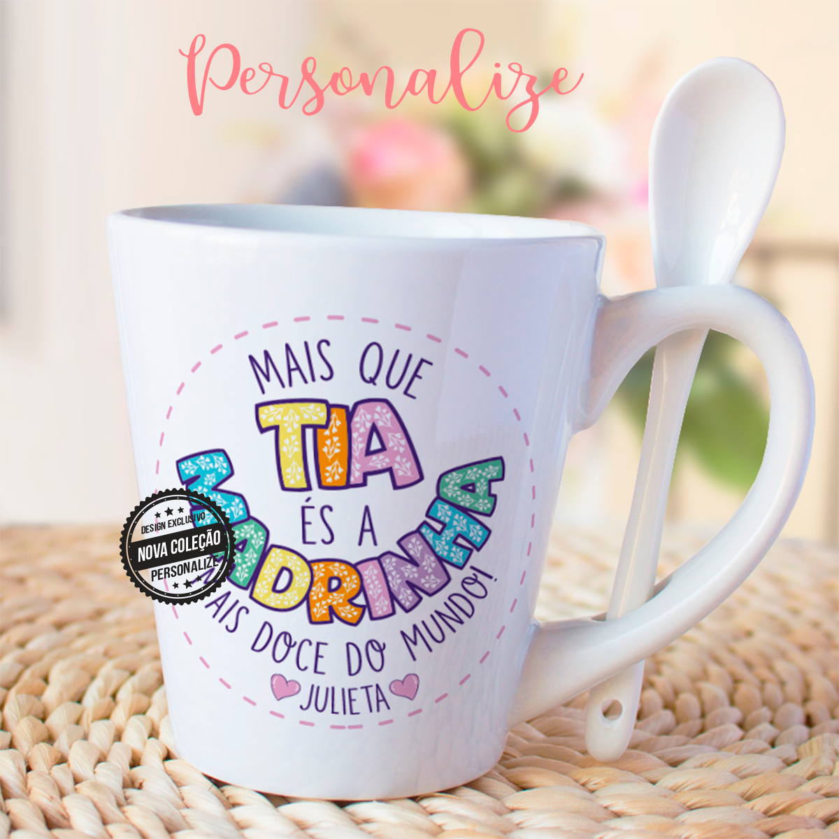Caneca com colher incluída em cerâmica "Madrinha mais doce do Mundo"