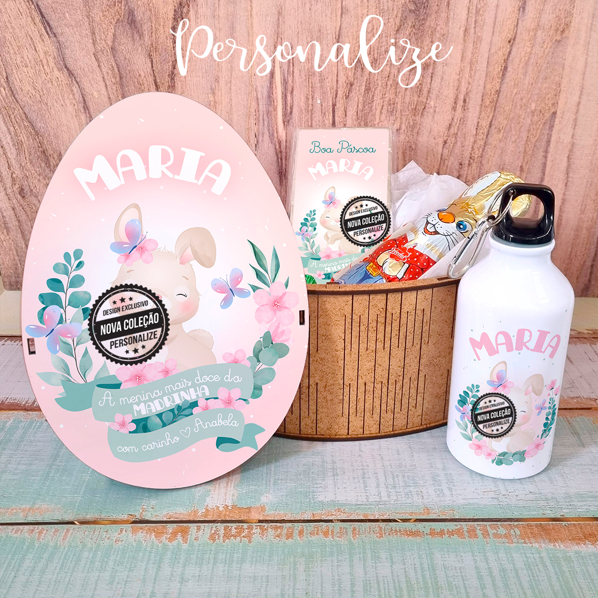 Novidade de Páscoa! Super novidade com design super exclusivo desde a caixinha à ilustração. Não perca a oportunidade de oferecer um presente de Páscoa super doce e original personalizado por si. Com certeza os mais pequeninos vão adorar! Disponível para menino ou menina. REF: PASC014 Kit composto por : 1 caixa especial em madeira forma de ovo. 1 tablete de chocolate 100gr. 1 coelhinho de chocolate 1 garrafa 400ml.