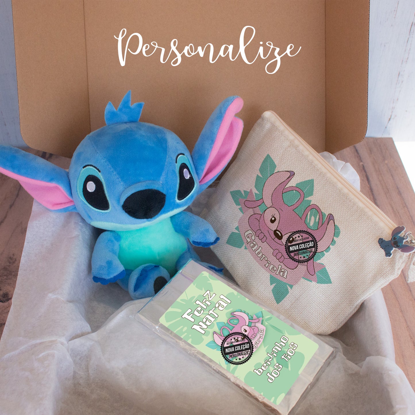 O nosso stitch tem sido um sucesso e hoje temos mais uma novidade de um conjunto super fofinho para os mais novos. Pode personalizar com a frase que desejar.