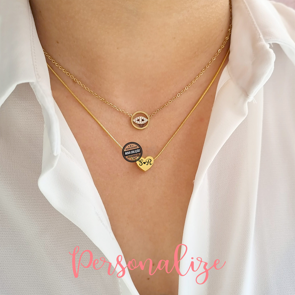 Complete o seu look de outono com uma peça super elegante. Fio duplo olho turco com zircónias e pequeno coração que pode personalizar com, iniciais ou símbolos.