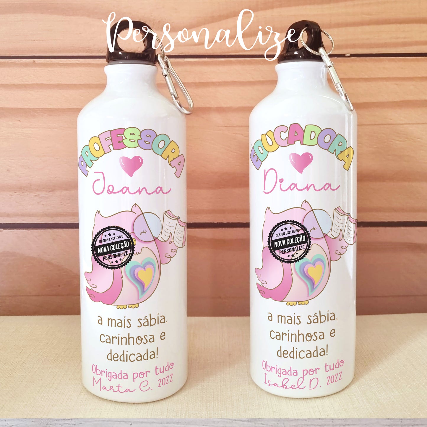 Um presente muito útil com a chegada do verão. Com um presente super original como este com certeza que recebe vai querer estar sempre bem hidratada! Adoramos! Garrafa " Educadora sábia" com capacidade para 800 ml , personalização de imagem e texto a seu gosto. Caixa incluída.