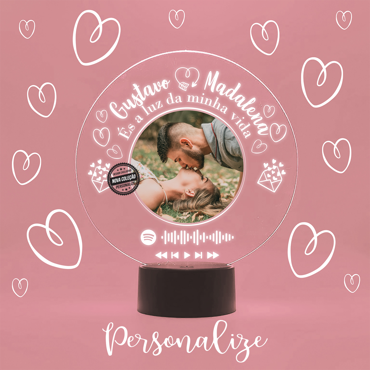 Crie um ambiente super acolhedor com a moldura bola Led fotografia com 7 cores de luzes para ir alterando ao seu gosto. Pode personalizar com fotografia que desejar, pequena frase e ainda com o código spotify daquela música especial.