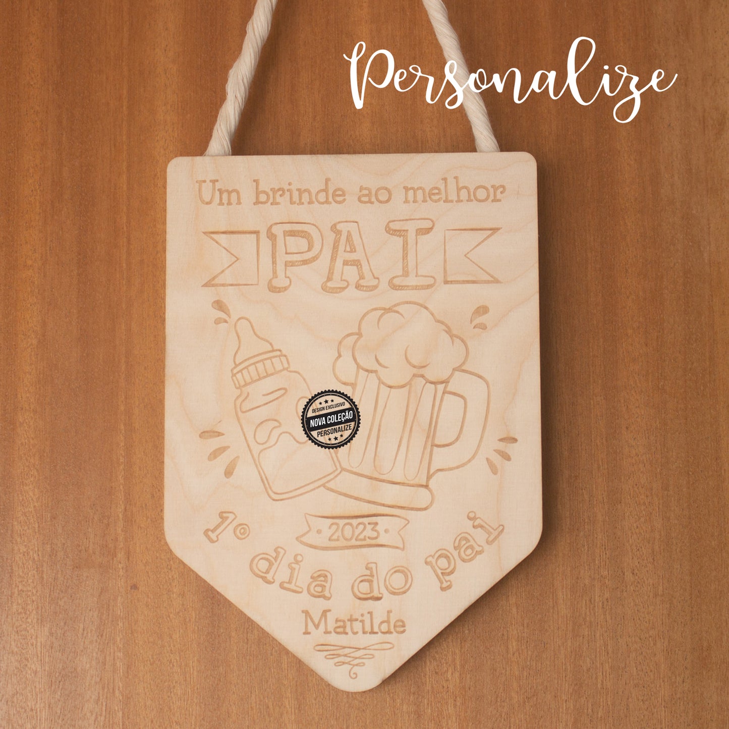 Novas placas de madeira natural com corda de macramê para pendurar e peça única que pode personalizar com a frase que desejar. Peça meramente ilustrativa, cada peça é feita de madeira natural, o comportamento à gravação pode ter resultados diferentes da imagem.