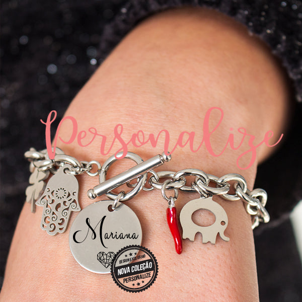 Pulseira com nome e amuletos da sorte