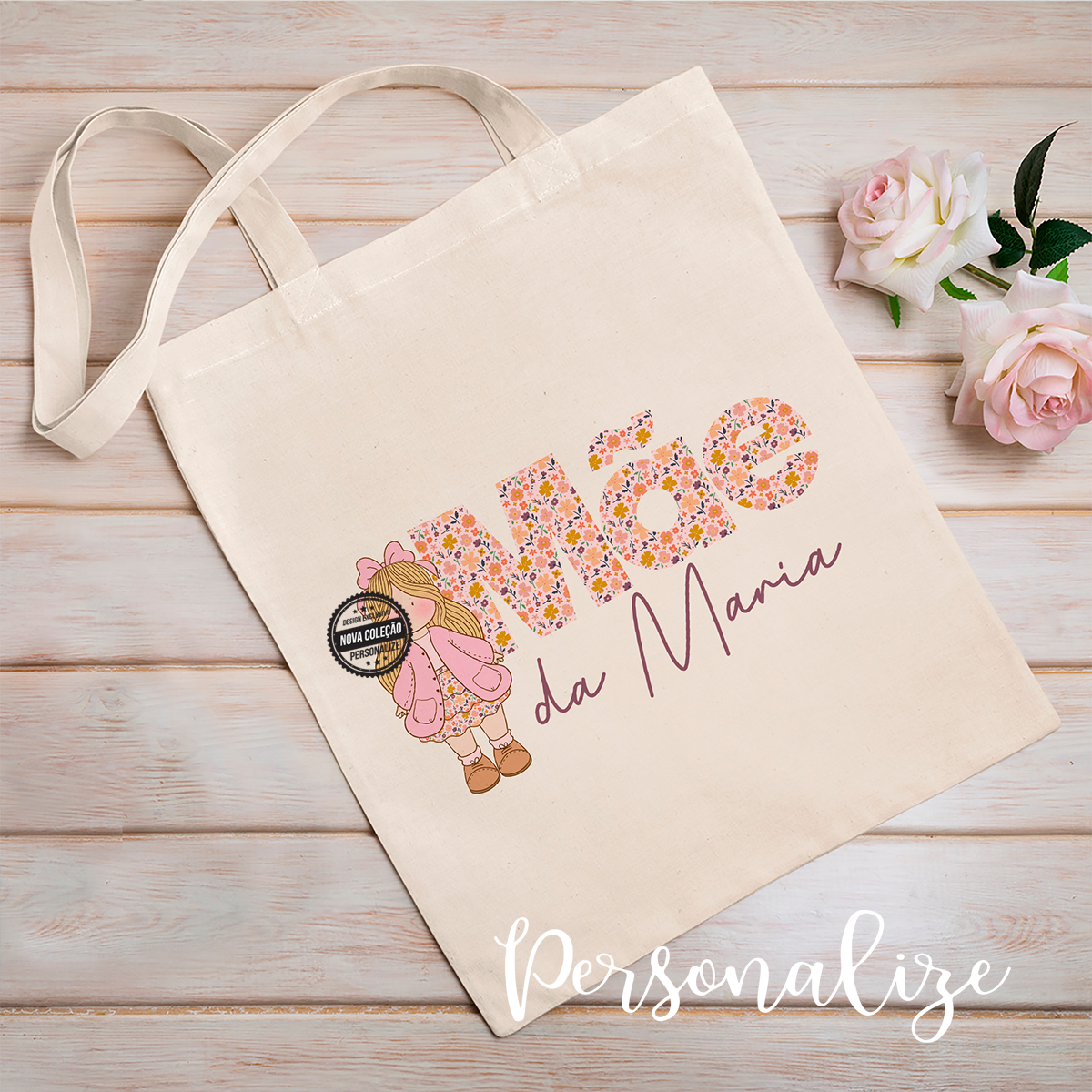 saco de pano crú da nova coleção da nossa bonequinha e lettering florido para mãe. Escolha as suas coleções preferidas e faça os seus conjuntos com as peças que desejar. REF: MAE466