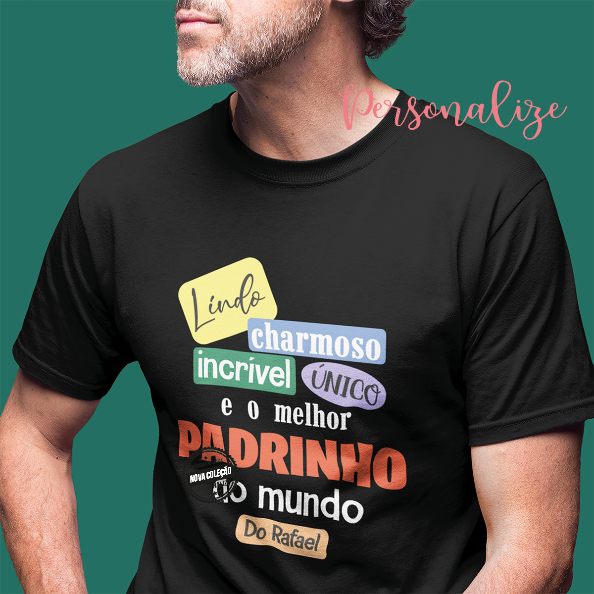 Novidade! T-shirt "Lindo, charmoso, incrível, único e o melhor padrinho do Mundo". Personalize com a frase que desejar ou aproveite a nossa sugestão. Encontre connosco os presentes mais originais personalizados por si! REF: MP370 Material 100% algodão.