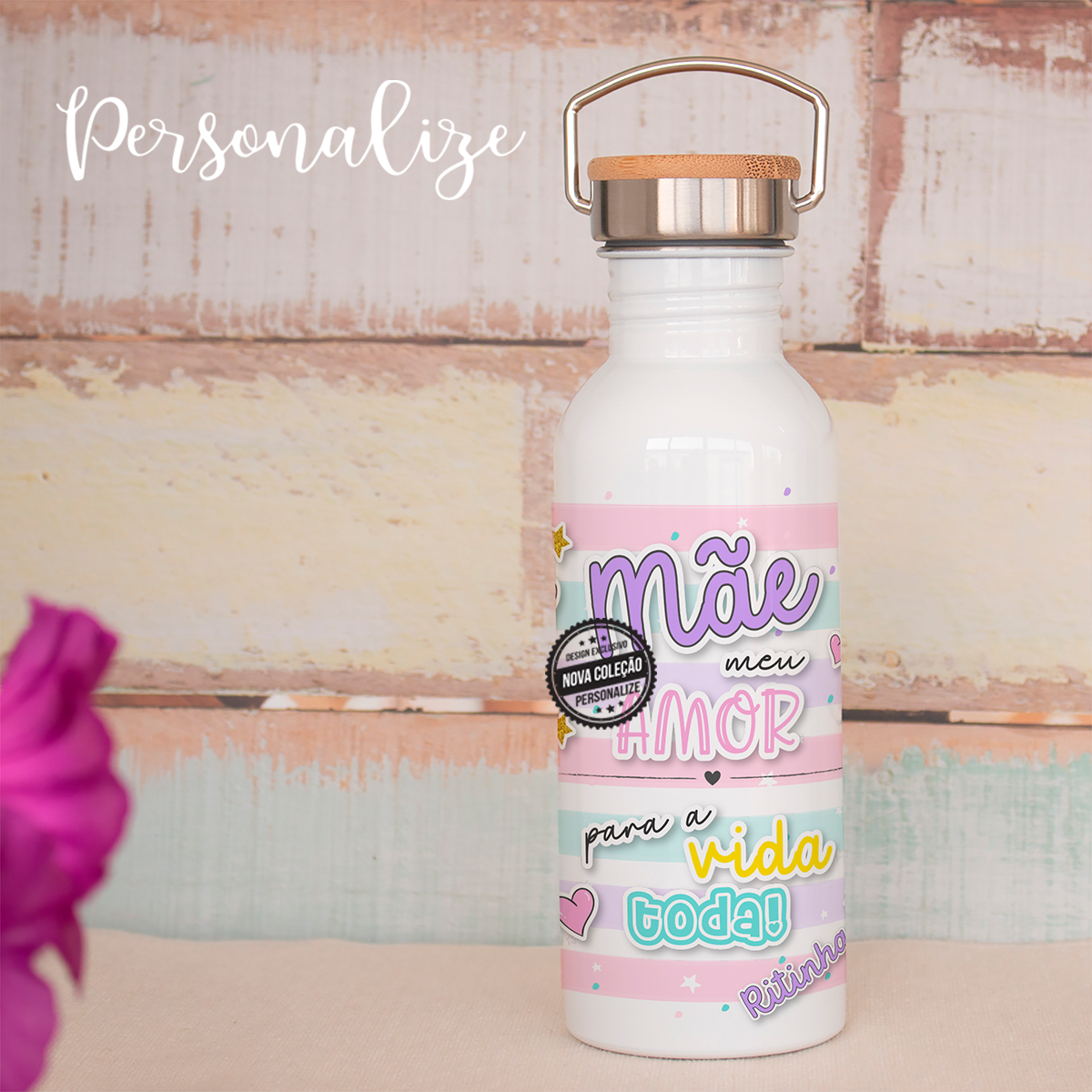 Novidade! Novo termo de 800 ml com um dos nossos preferidos para o dia da mãe, super colorido amoroso e já com um toque de verão! Personalize coma frase que desejar. REF:MAE475 Material Alumínio com tampa em madeira. Capacida
