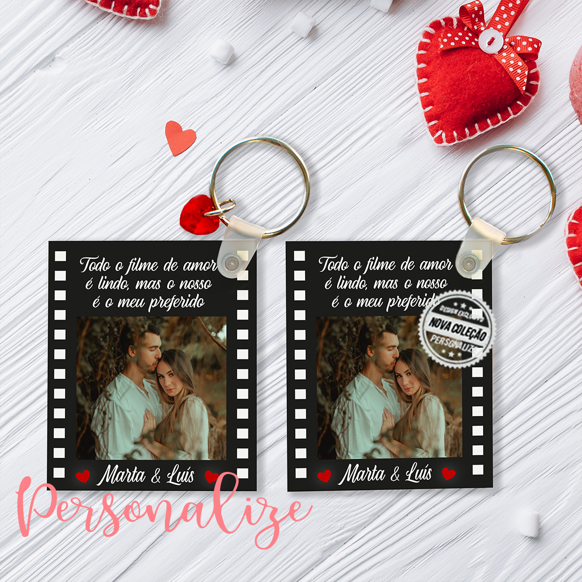 Novidade! Está a chegar a coleção mais romântica do ano!  Porta-chaves "Todo o filme de amor é lindo, mas o nosso é o meu preferido". Escolha a sua fotografia preferida e personalize com a frase que desejar. Vendido em conjunto ou separadamente.  REF: NAM443  Material Madeira.