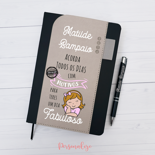 Agenda diária A5 2026 com caneta "Dia fabuloso"