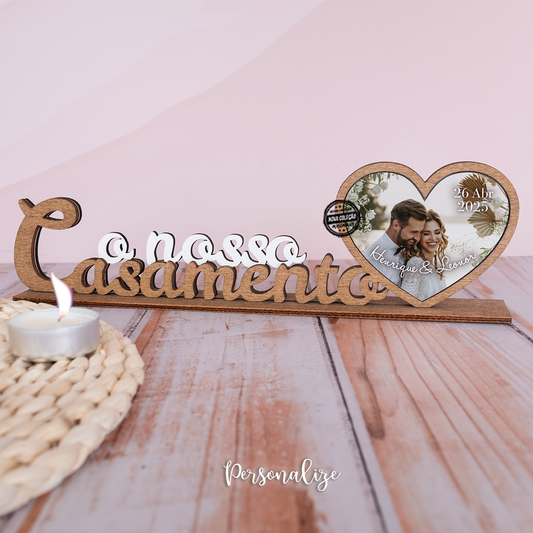 Moldura de madeira recortada "O nosso casamento"