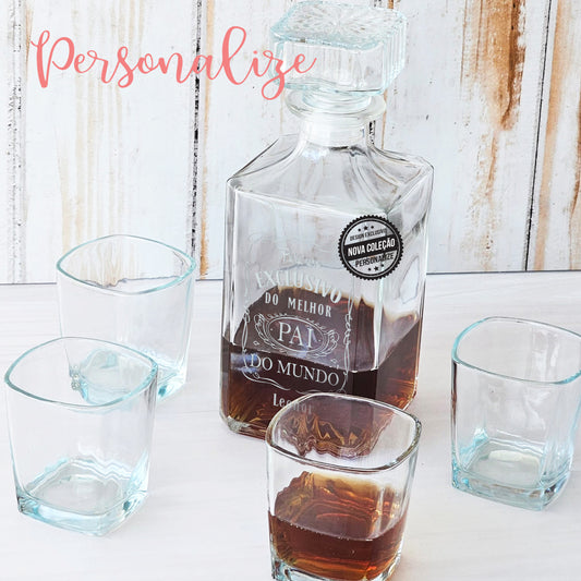 Conjunto de whisky "Para uso exclusivo do melhor PAI" com design clássico e fabricado em vidro. Inclui 4 copos de 200 ml e uma garrafa de 1l, com tampa de vidro.  Caixa incluída.  Texto personalizável a seu gosto!