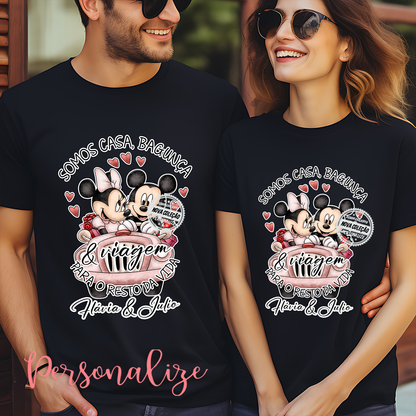 Dia dos Namorados  Uma coleção imperdível para os amantes da Disney!  T-shirt ou Sweat Minnie e Mickey "Nós somos casa, bagunça e viagem para o resto da vida."  Personalize com o desejar. Disponível do S ao XXL. Vendido separadamente.  REF: NAM464  Material Sweat composição 80 % algodão e 20 % poliéster. T-shirt 100% algodão.