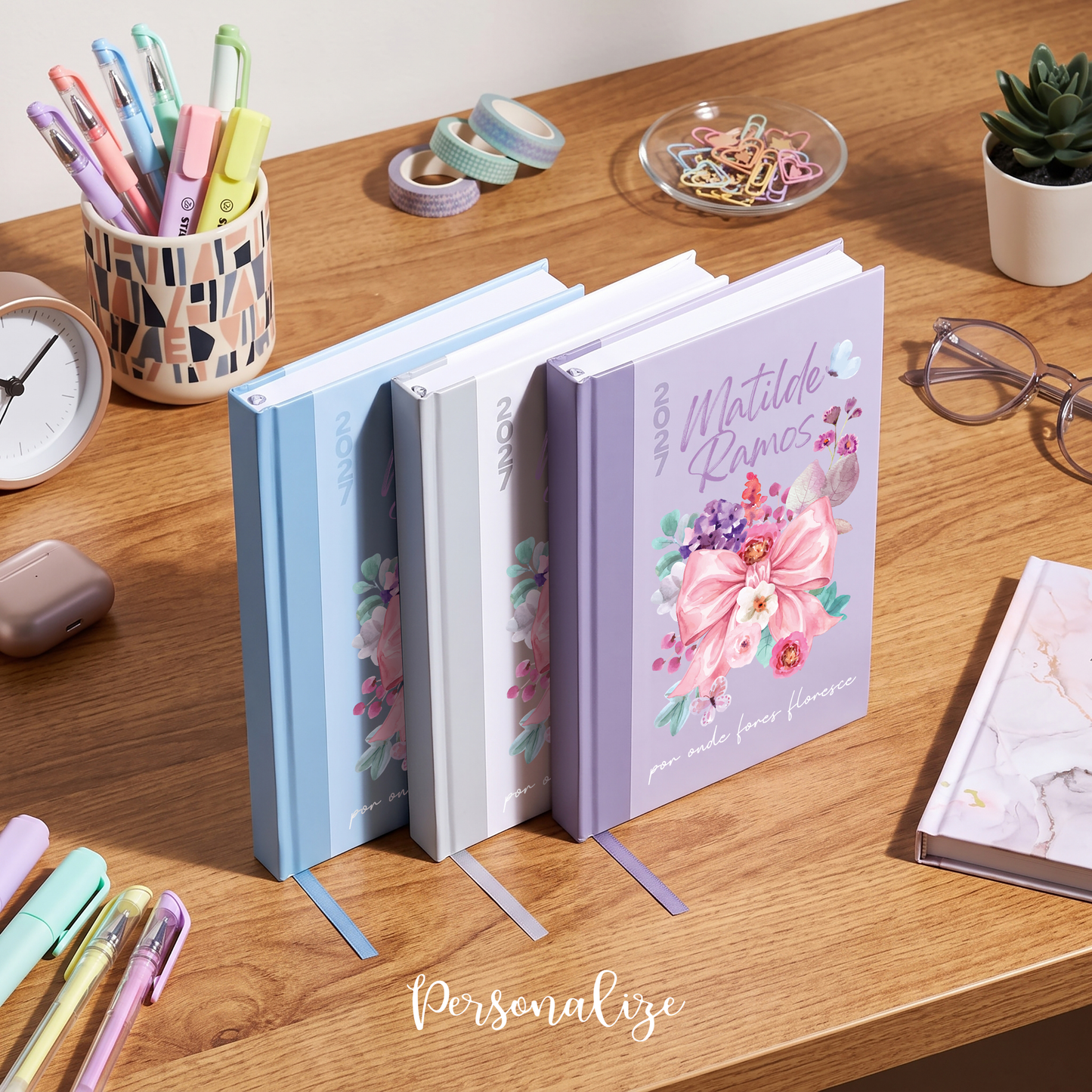 PRÉ-VENDA- Agenda Personalizada 2027 Cores Pastel – Ilustração Floral com Laço e Nome