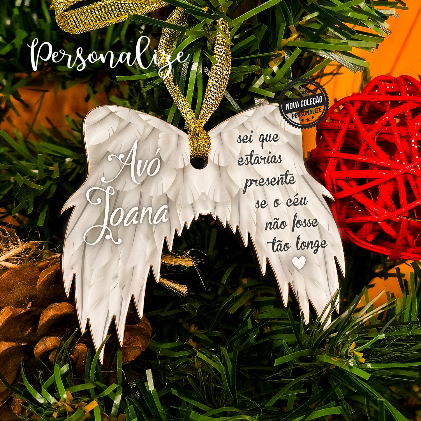 Pendente asas " Sei que estarias presente se o céu não fosse tão longe " em madeira com texto personalizado ao seu gosto, fita incluída, pronto a colocar na árvore de natal. 
Fãs de decoração de natal não vão resistir a estas lindas asas. 