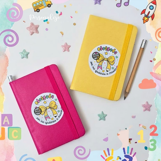 Coleção Especial! ✏️🎀


Para quem dedica tanto carinho e atenção às nossas crianças, criámos uma coleção super fofa!&nbsp;

Com um design encantador de&nbsp;laço em forma de lápis, estas peças são perfeitas para demonstrar toda a gratidão e reconhecimento por quem ensina com tanto amor.&nbsp;&nbsp;

Presenteie aquela professora incrível com um acessório cheio de cor e significado! Porque quem transforma vidas merece ser celebrado!