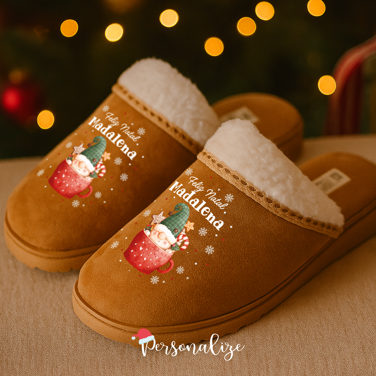 ✨ A magia do Natal chegou e vem com um toque pessoal e personalizado!✨

Apresentamos a nossa coleção de Natal personalizada com o adorável Gnomo Natalício.&nbsp;
A peça de Natal que faltava na sua casa. Chinelos personalizáveis com frase ou nome.&nbsp;