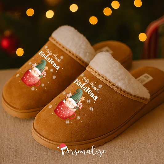 ✨ A magia do Natal chegou e vem com um toque pessoal e personalizado!✨

Apresentamos a nossa coleção de Natal personalizada com o adorável Gnomo Natalício.&nbsp;
A peça de Natal que faltava na sua casa. Chinelos personalizáveis com frase ou nome.&nbsp;