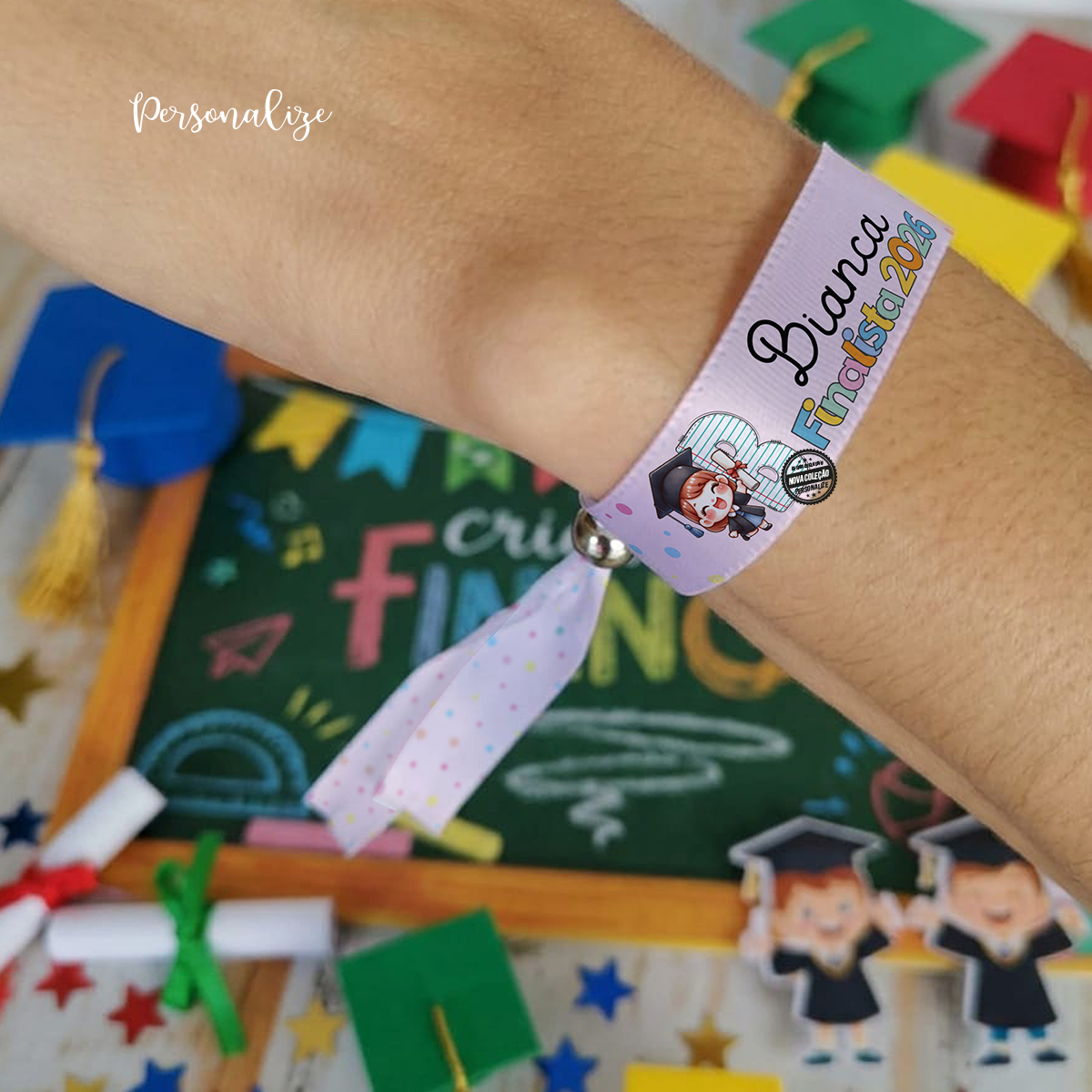 Chegou a hora de comemorar esta conquista inesquecível com algo verdadeiramente especial!
Fita pulseiras inicial "Finalista" personalizada para finalistas de jardim de infancia, creche ou primeiro ciclo.
Personalize com nomes, ano, turmas e ou frases inspiradoras


Seja para usar na cerimónia, na festa ou como recordação, temos o artigo perfeito para si e para o seu grupo.