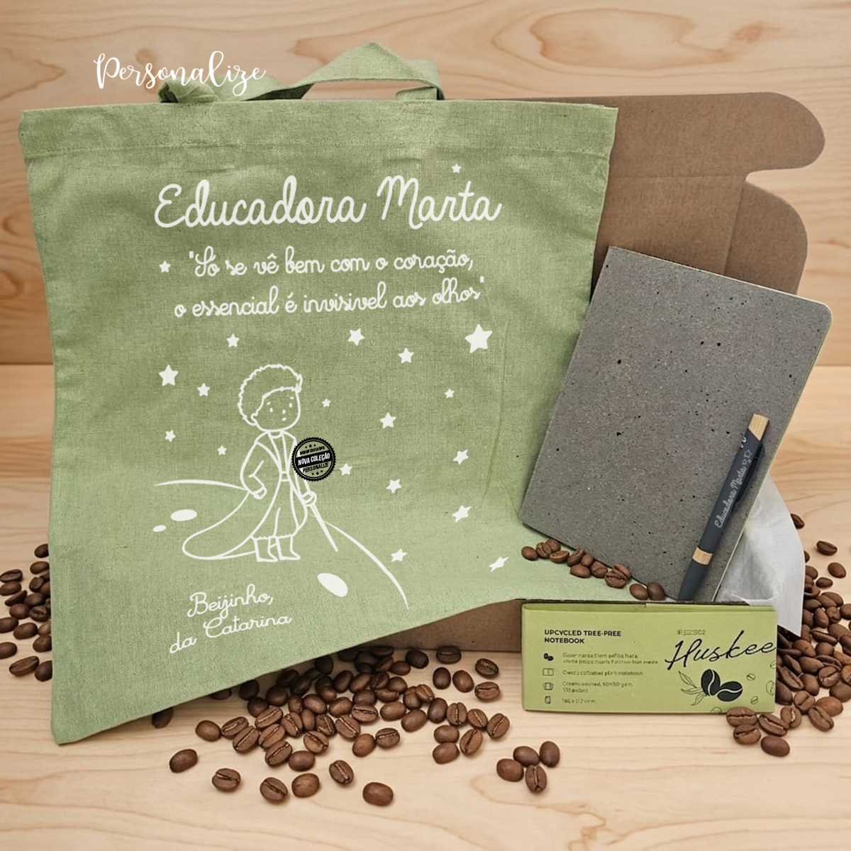 Novidade!&nbsp;

A nossa coleção do principezinho é sempre um sucesso e este kit não é exceção!&nbsp;
Kit principezinho "Só se vê bem com o coração, o essencial é invisível aos olhos", personalizado com a frase e/ou nome que d