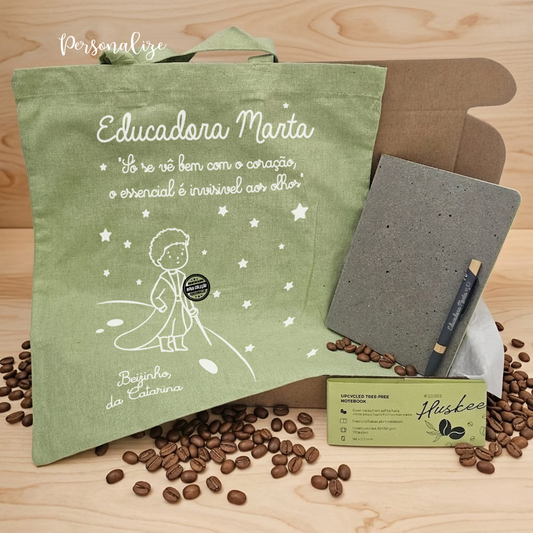 Novidade!&nbsp;

A nossa coleção do principezinho é sempre um sucesso e este kit não é exceção!&nbsp;
Kit principezinho "Só se vê bem com o coração, o essencial é invisível aos olhos", personalizado com a frase e/ou nome que d