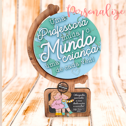 Moldura formato globo personalizada para professora que pode alterar totalmente a frase e oferecer por exemplo ao