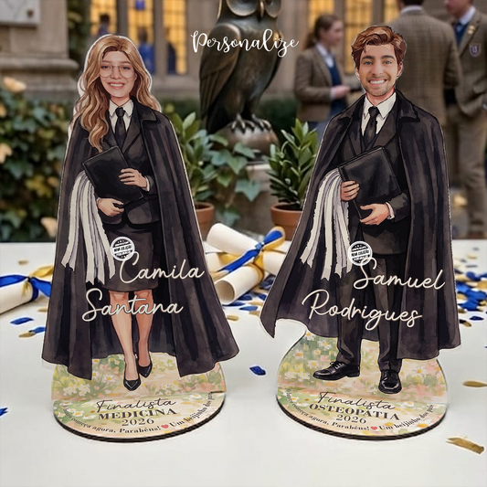 Ser finalista é guardar para sempre momentos únicos, amizades verdadeiras, aprendizagens e memórias que marcaram uma etapa tão especial. 🎓✨

É celebrar conquistas, recordar os melhores momentos e dar início a novos sonhos e novas aventuras. 💫
Moldura silhueta finalista "O futuro é agora!", personalizado com nome, frase e o ano que desejar.&nbsp;

Porque cada finalista merece uma recordação especial para mais tarde recordar com carinho.&nbsp;