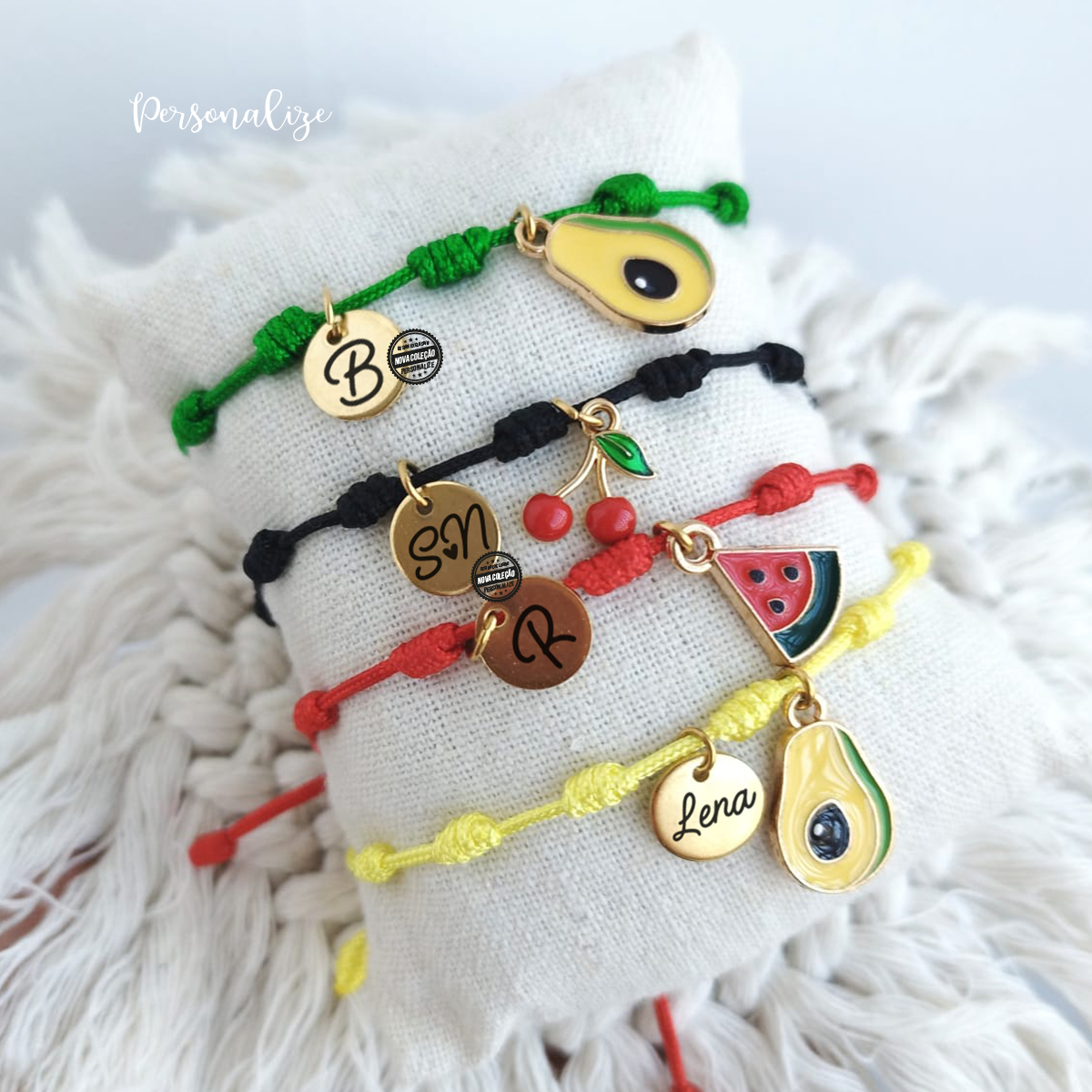 A coleção de verão já chegou e está pronta para brilhar consigo!

Para si e para as suas amigas, pulseiras frutas, personalize com as vossas iniciais.
Tragam sempre convosco a proteção contra as más energias e mau olhado com a nossa pulseira 7 nós.;