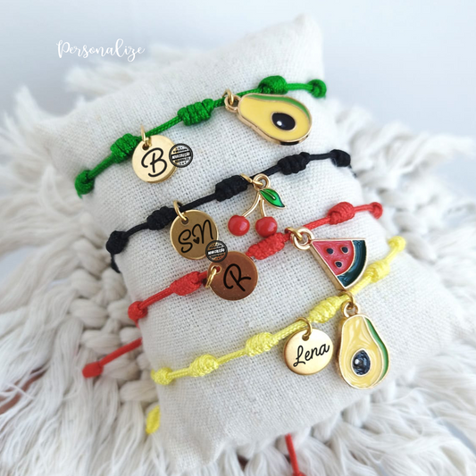 A coleção de verão já chegou e está pronta para brilhar consigo!

Para si e para as suas amigas, pulseiras frutas, personalize com as vossas iniciais.
Tragam sempre convosco a proteção contra as más energias e mau olhado com a nossa pulseira 7 nós.;