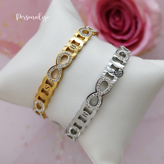 Pulseiras Personalizadas - Um detalhe só teu 💖

Cria uma pulseira única, feita especialmente para ti ou para alguém especial. Personaliza-a com iniciais&nbsp;que tenham um significado único.

Perfeitas para oferecer em aniversários, datas especiais, amizades, casais ou simplesmente para celebrar uma pessoa importante. ✨