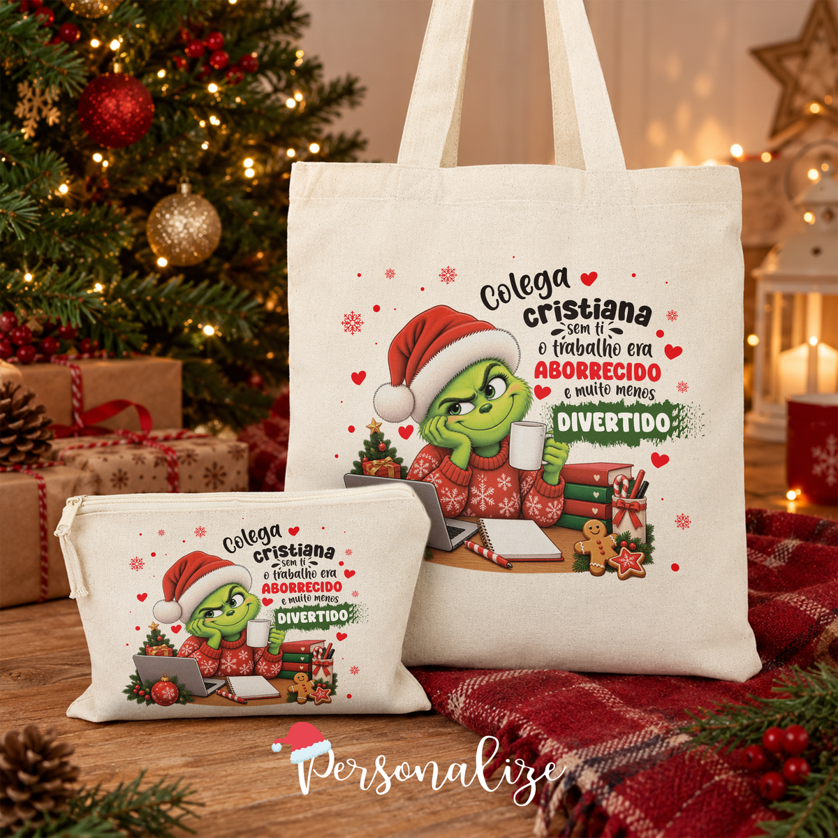 💚🎄 COLEÇÃO GRINCH - UM NATAL COM PERSONALIDADE! 🎄❤️

Quem disse que o Natal tem de ser sempre fofinho?&nbsp;O Grinch chegou à nossa loja para dar um toque de humor, irreverência e muita personalidade à época mais mágica do ano! 🎅✨

Saco e/ou bolsa natal Grinch "Colega sem ti o trabalho era aborrecido e muito menos divertido", inspirada na personagem mais rabugenta da época natalícia, esta coleção reúne artigos que combinam criatividade, originalidade e o espírito irreverente do Grinch.

Seja para oferec