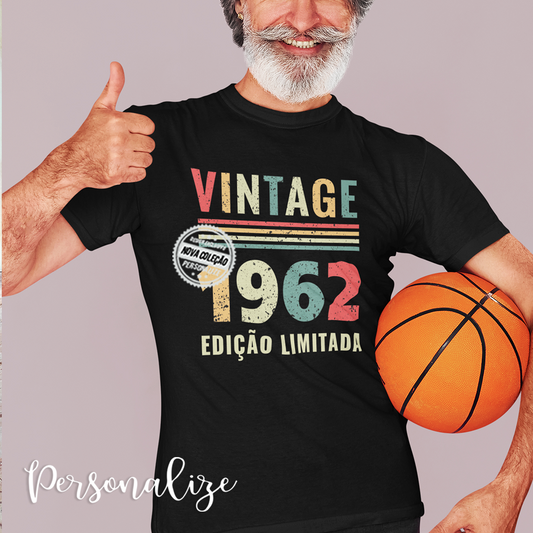Este modelo de tshirt em algodão é super giro para personalizar com o ano de nascimento, mantemos o design, um presente de aniversário ou Natal por exemplo.