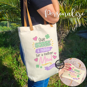 Saco e/ou bolsa " Que sorte a minha ter a melhor Mãe" ambas as peças em algodão com alças em pele sintéctica com opção de bolsa com fecho com design igual. Vendido em conjunto ou separado. Um presente personalizado que pode oferecer e surpreender uma amiga, tia, madrinha, avó, professora... Design personalizável ao seu gosto