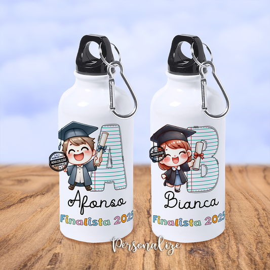 As nossas garrafas personalizadas para finalistas são a escolha perfeita para eternizar este momento único. Personalize com nomes, cursos e frases inspiradoras
Garrafa em alumínio, 400 ml com mosquetão. Em média, 60% do nosso corpo é composto por água. Por esta razão, é essencial que se mantenha hidratado em qualquer lugar e uma garrafa personalizada é o melhor para nos acompanhar.