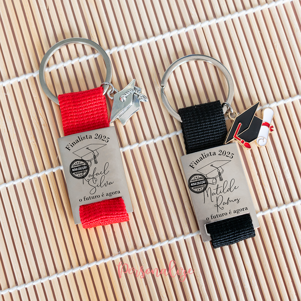Porta chaves em metal e nylon com design para Finalista, pendente incluido, personalizamos ano, nome, frase, mantendo o restante design,

Depois de muitas horas a queimar pestanas, noites em claro e aquele vício eterno por café, chegou o momento mais esperado: ser finalista da faculdade!&nbsp;

Porta chaves são presentes perfeitos para parabenizar finalistas