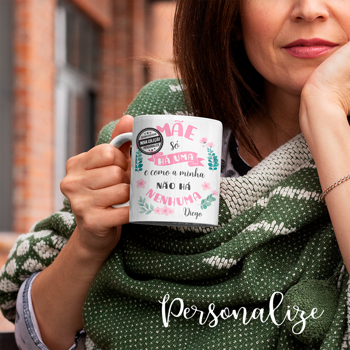 Novidade!   Caneca de cerâmica, desenha especialmente para este dia tão especial! "Mãe há só há uma, como a minha não há nenhuma" . Personalize com a frase que desejar ou indique igual à imagem mais os nomes a personalizar.   REF:MAE468