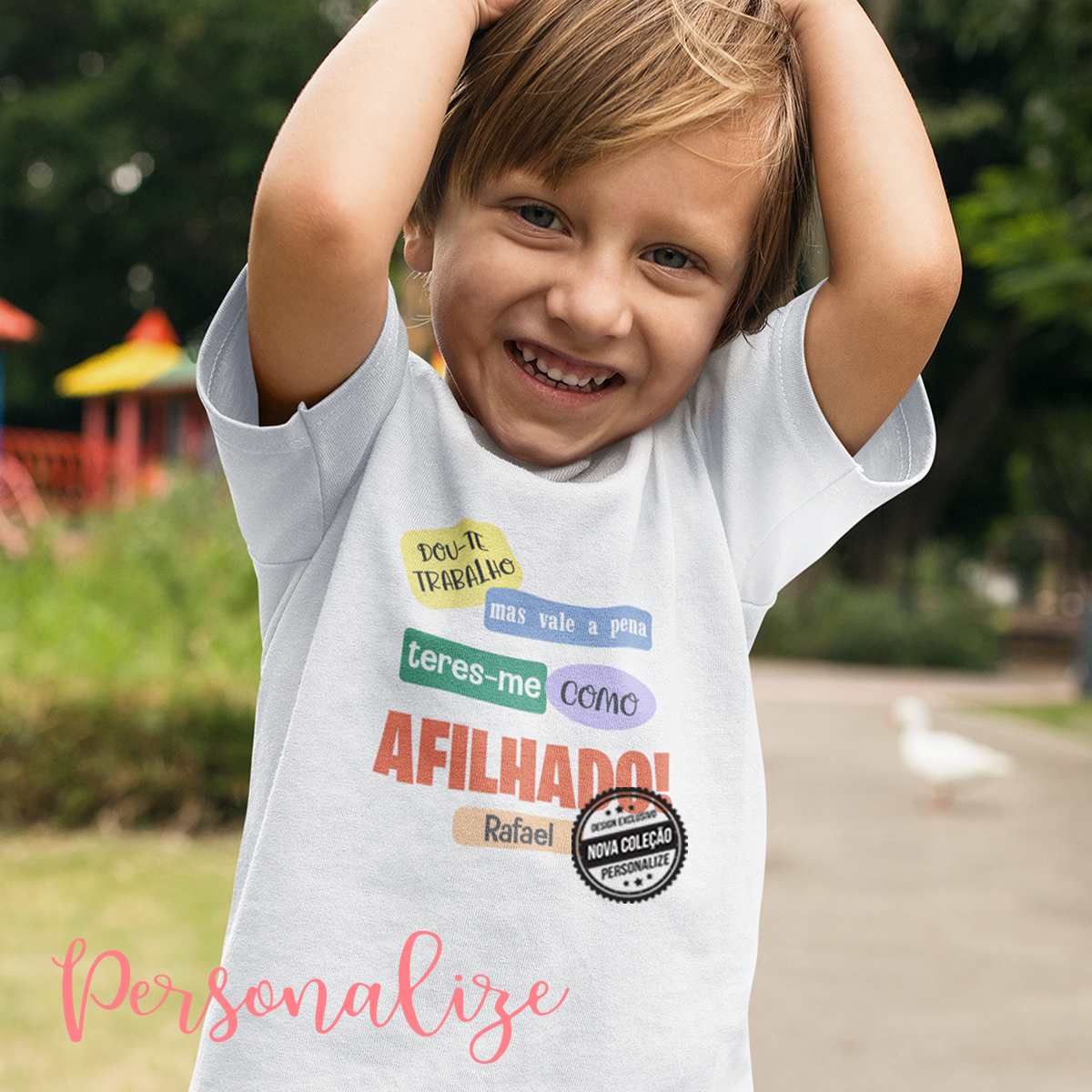 Novidade!   Por vezes os mais pequeninos conseguem ser muito traquinas mas fazem a alegria dos nossos dias! T-shirt para afilhada ou afilhado personalizada com a frase que desejar. Disponíveis do tamanho 1 ano aos 14 anos.   REF: PASC017