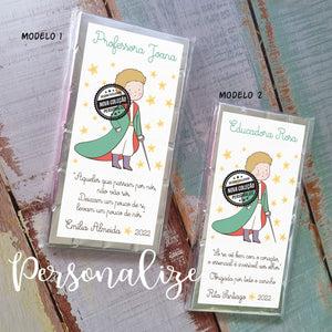 Tablete de chocolate " Principezinho" Para quem procura uma lembrança docinha e fofinha sugerimos as nossas tabletes de chocolate, que pode personalizar com tema e imagem a seu gosto. Tablete de 100 gr. Uma sugestão de presente economico e muito doce.