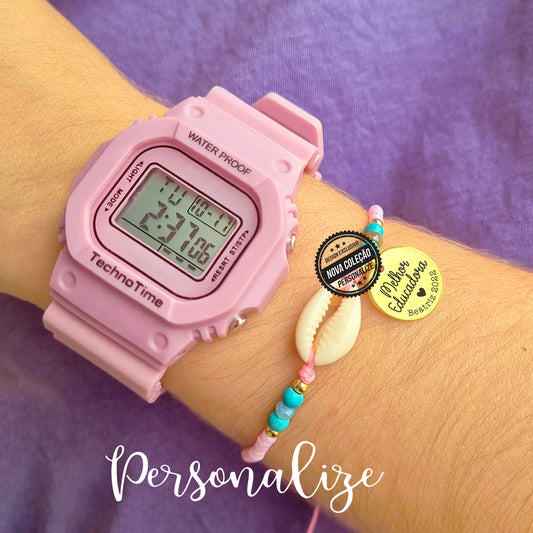 relógio digital com pulseira ajustável com missangas para educadora
